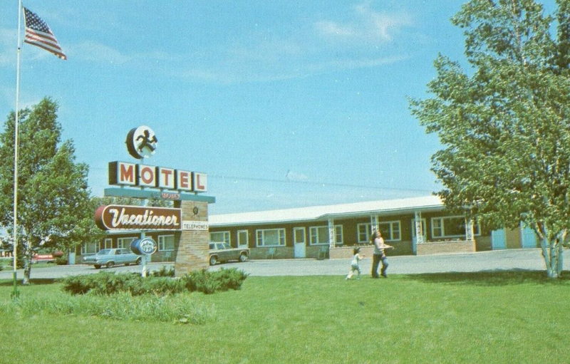 Motel Vacationer - Vintage Postcard